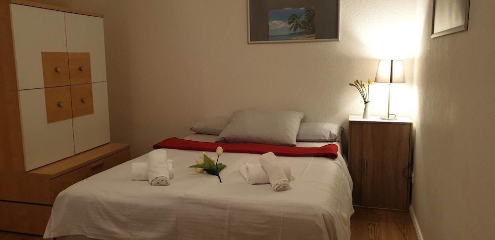 Apartment With Garden and City View