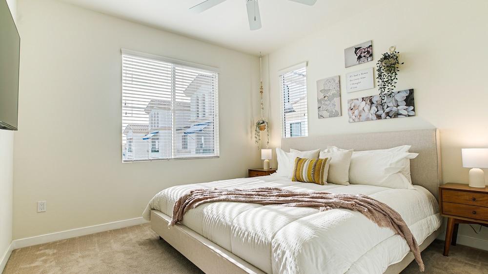 Queen Creek #446 Chandler 3 Bedroom Condo by RedAwning