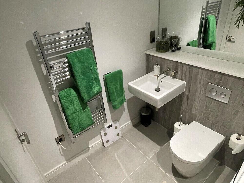 Harbourside Hideaway - Superb Flat With Terrace