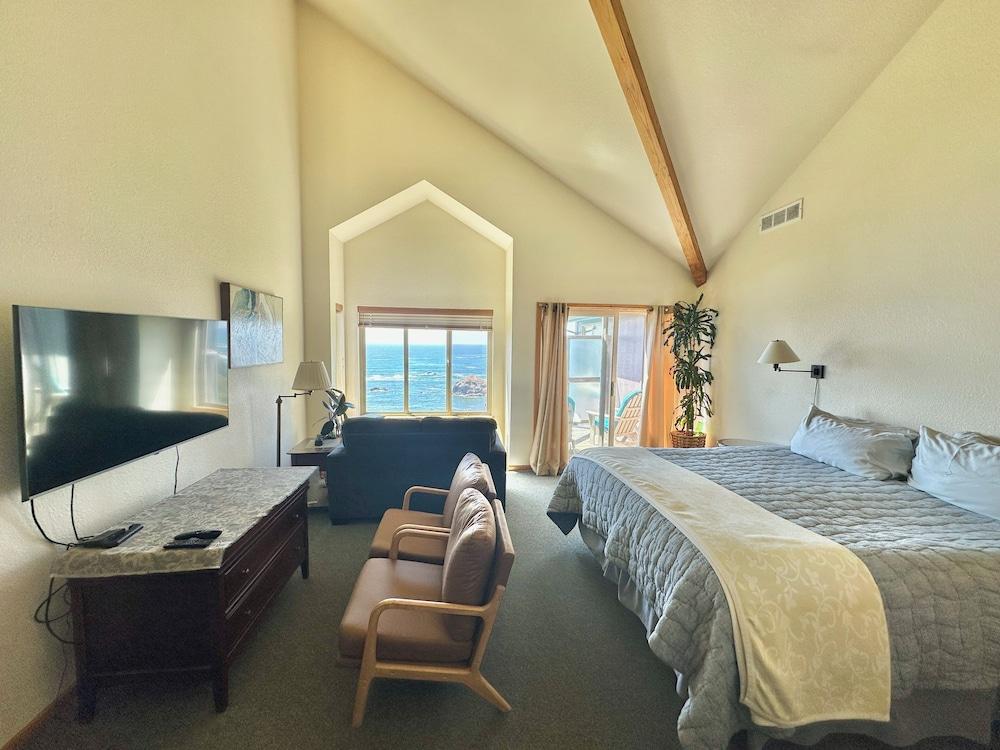 Turtle Rocks Oceanfront Inn