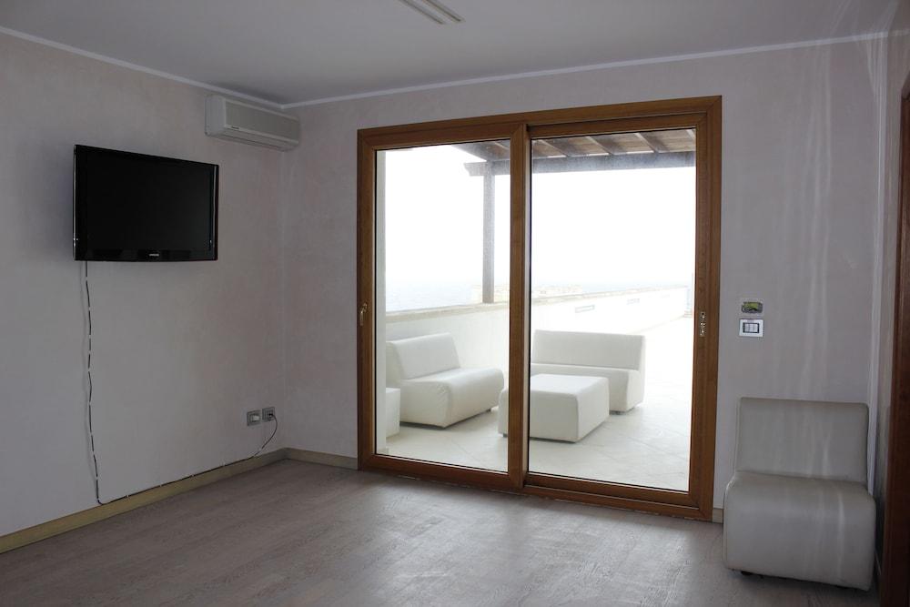 Palazzo De Donno App No04