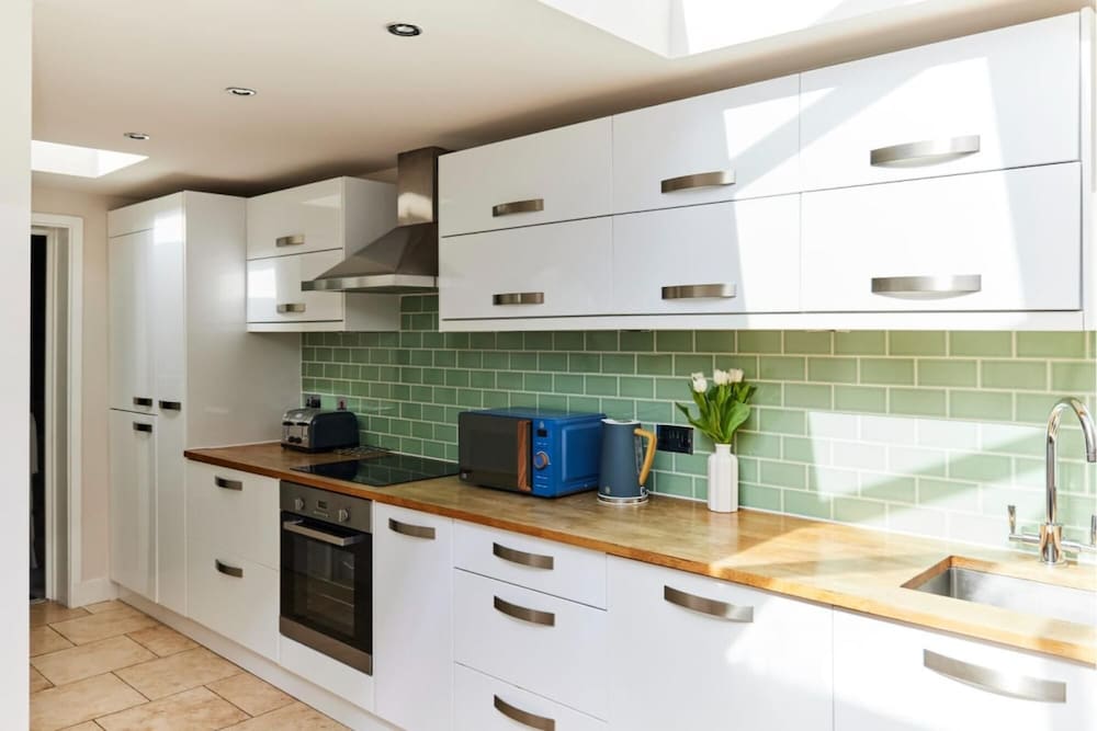 The Elmbridge Getaway - Glamorous 2bdr With Garden