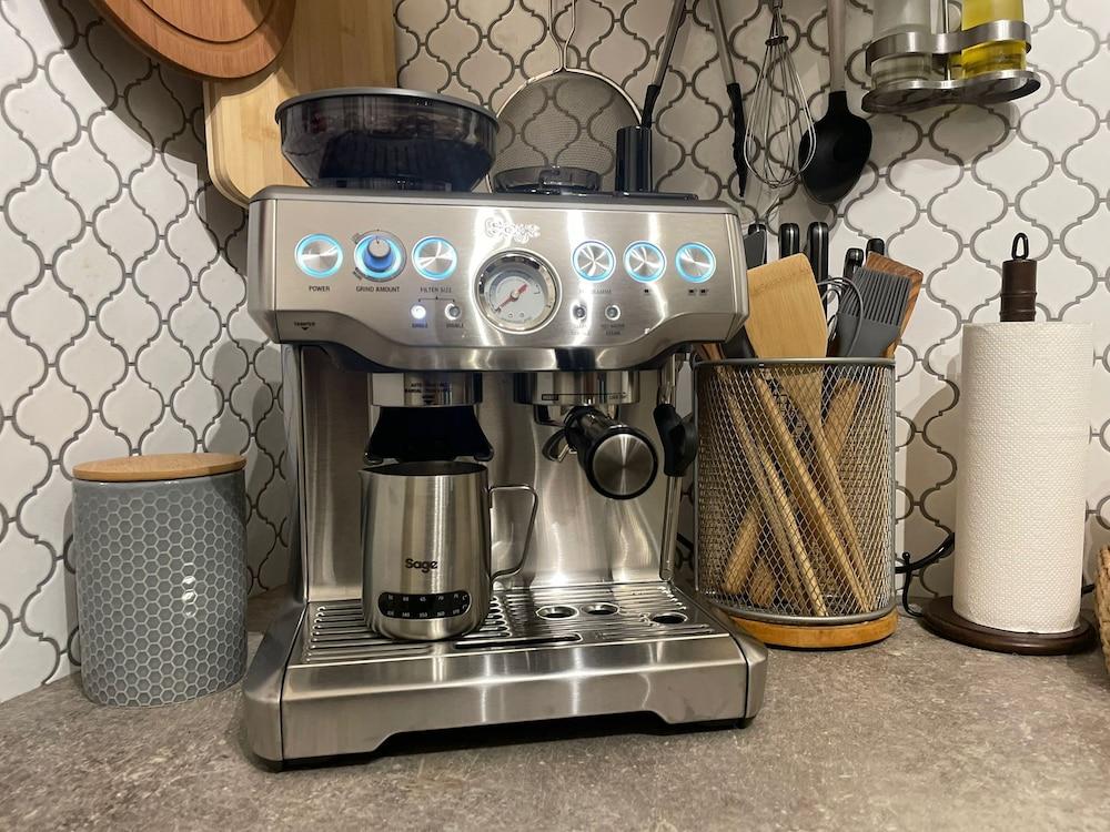 Elegant 1Br/Ba Apt in City Center w free parking