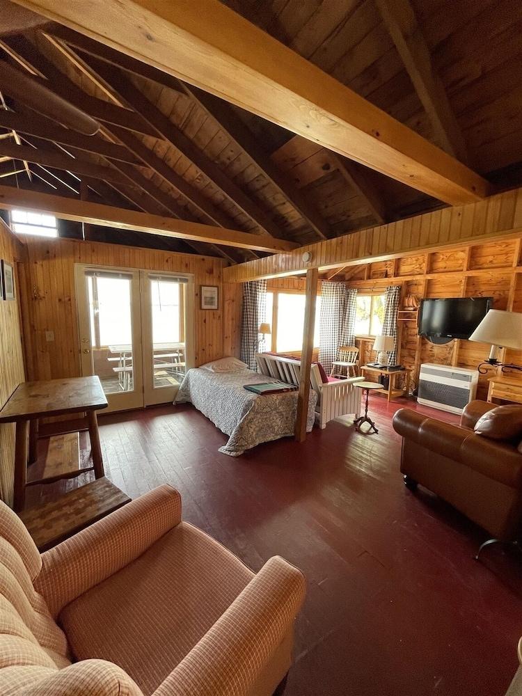 Limberlost Limit 6 2 Bedroom Cottage by RedAwning