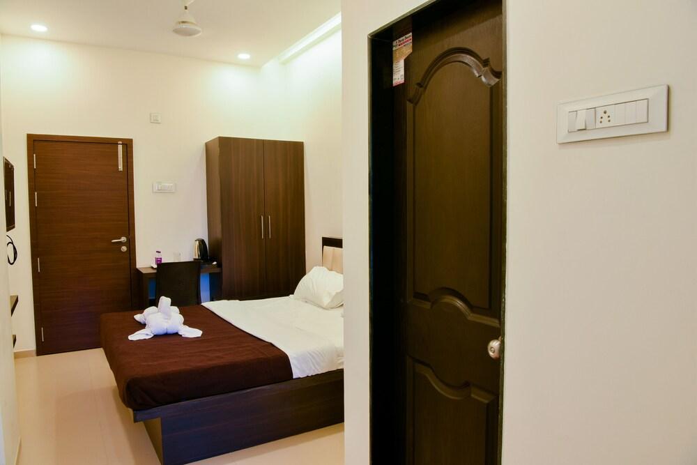 Malvan's Aishwarya Hotel