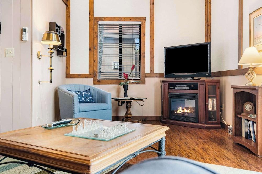 Skipjack Cottage Branson