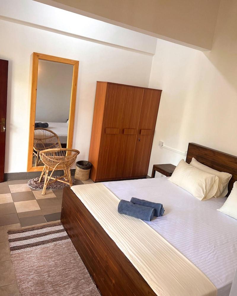 Hummus Hotel Hikkaduwa