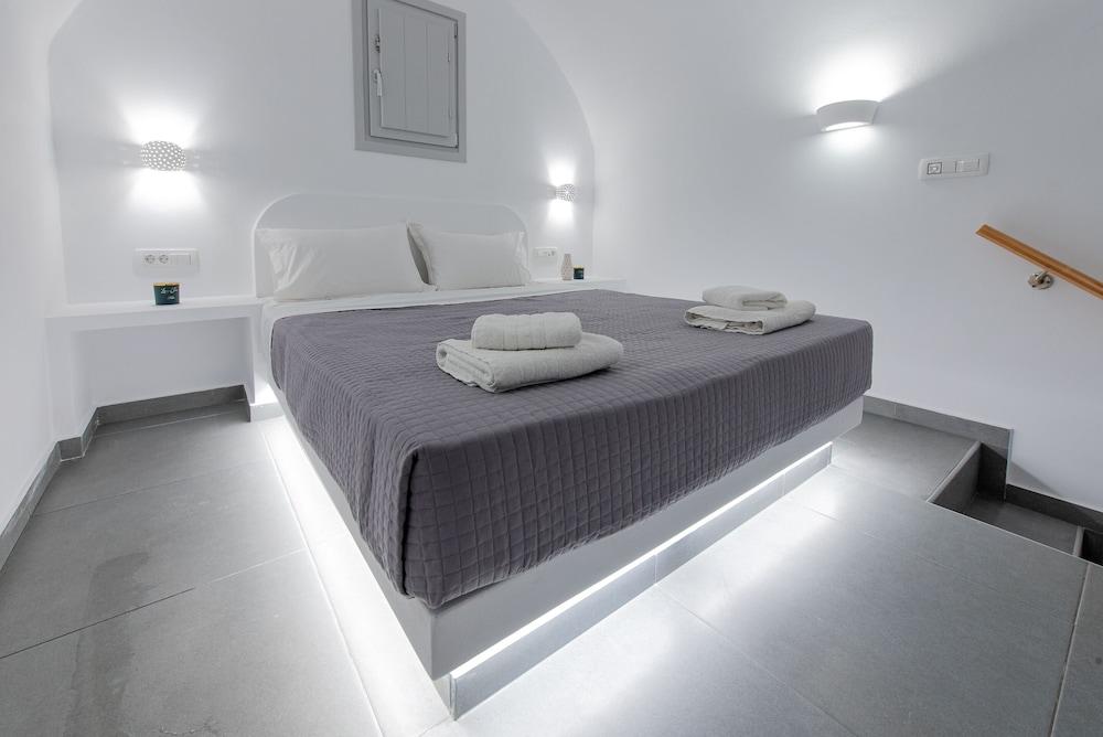 Golden View Jacuzzi Suites