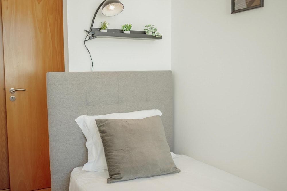 Modern Stylish Apartment II by Vacationy