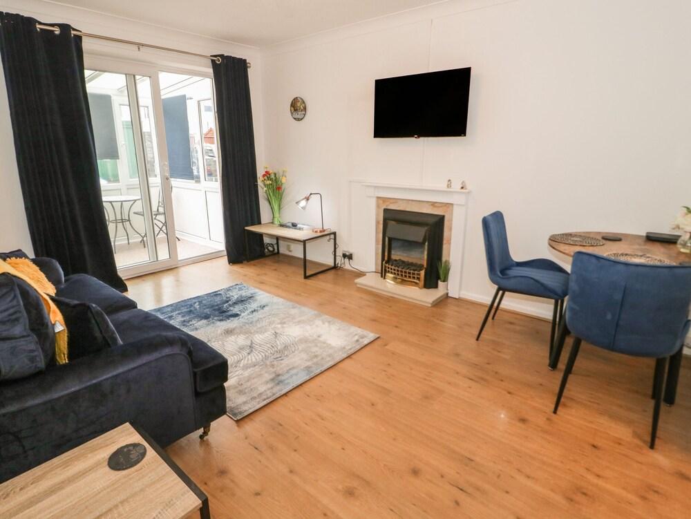 50A Lloyd Street West