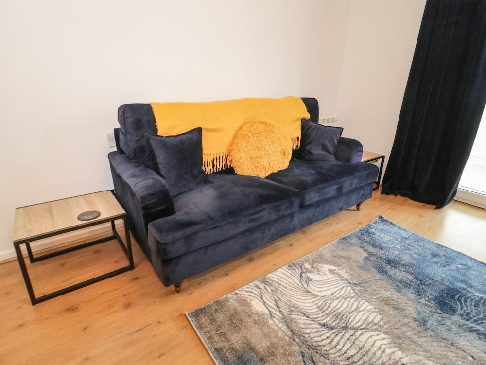 50A Lloyd Street West