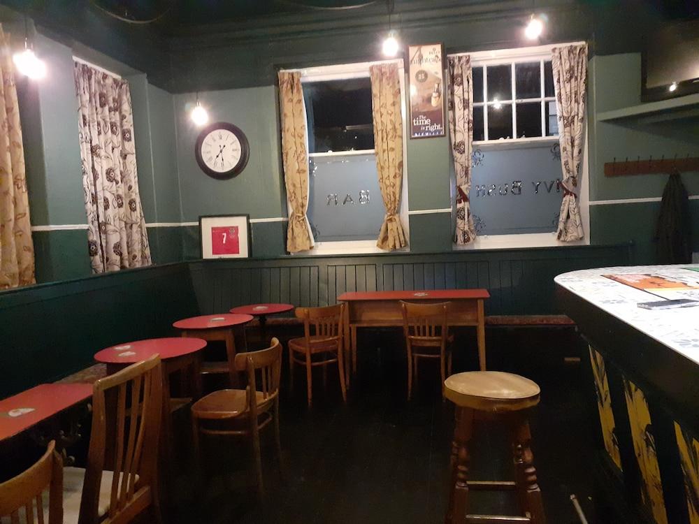 Inviting 3-bed Apartment in Swansea