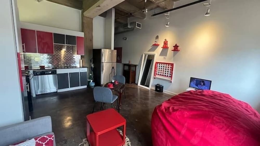 Artistico-Styled Studio Loft Sleeps 5