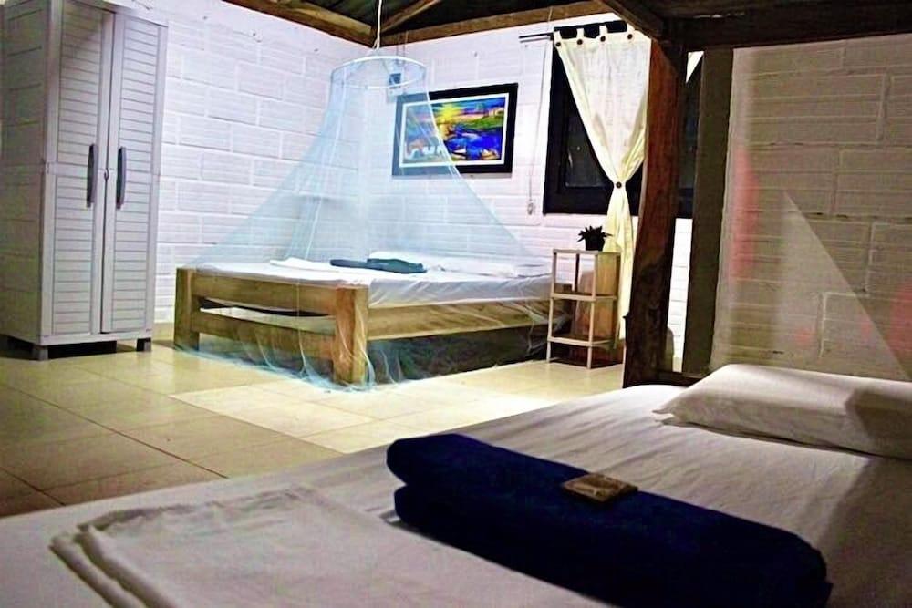 Las Rocas Village Ecohotel