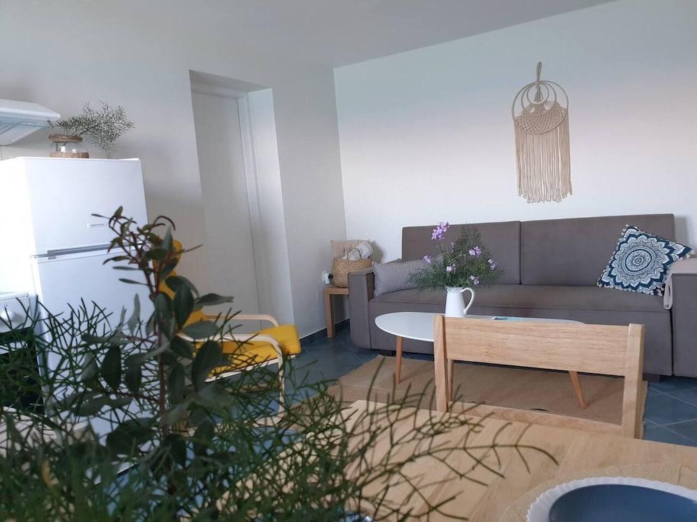 Beachside Retreat - Sleeps 4, Terrace & Views