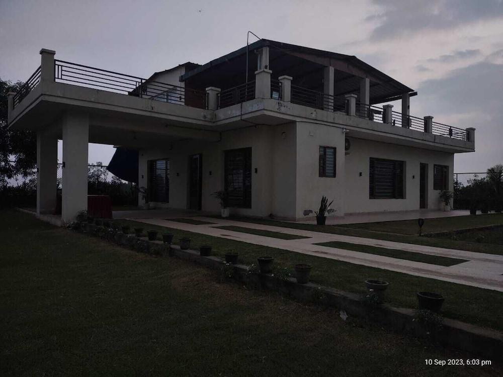 AA Hotels & Resorts - Chandigarh Panchkula