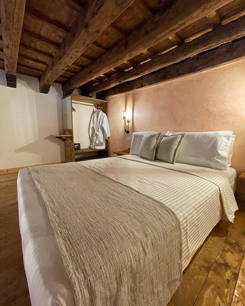 Midgard Suites - Medieval Town