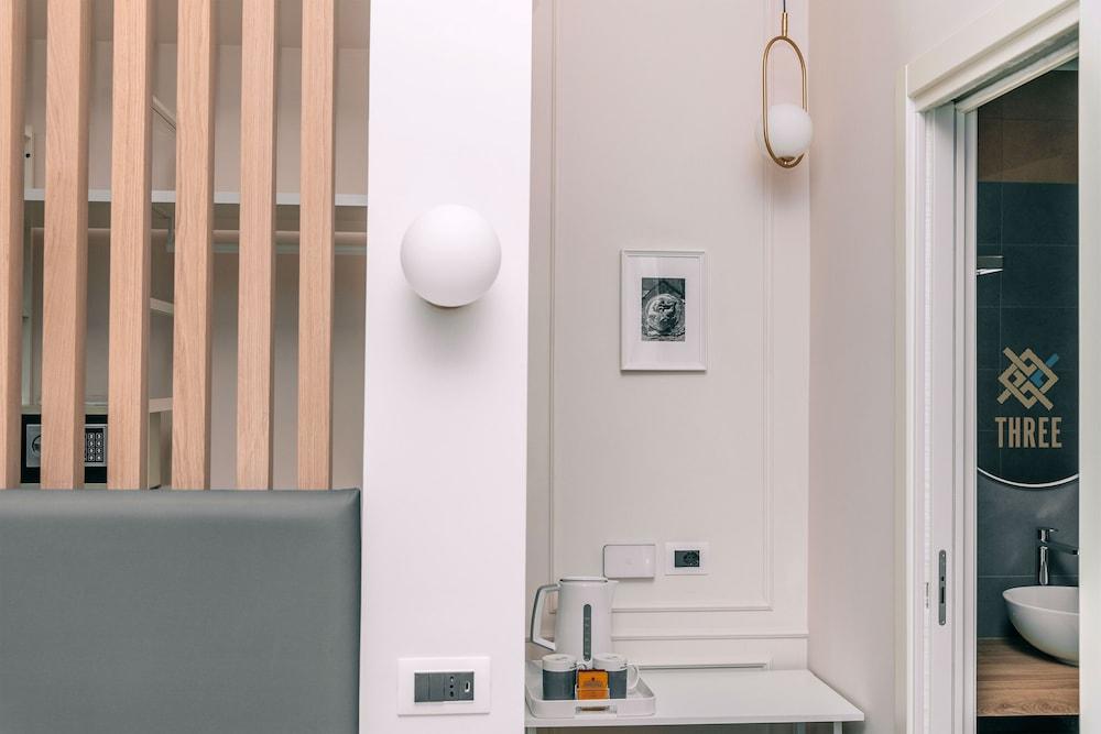 Four - Acanfora Suites