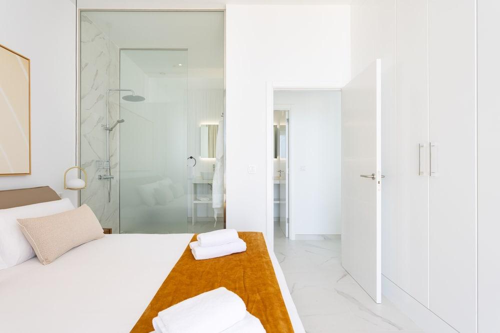 Crystal I Luxury Apartments