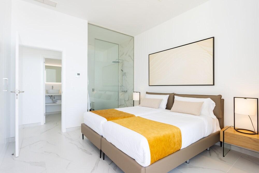 Crystal I Luxury Apartments