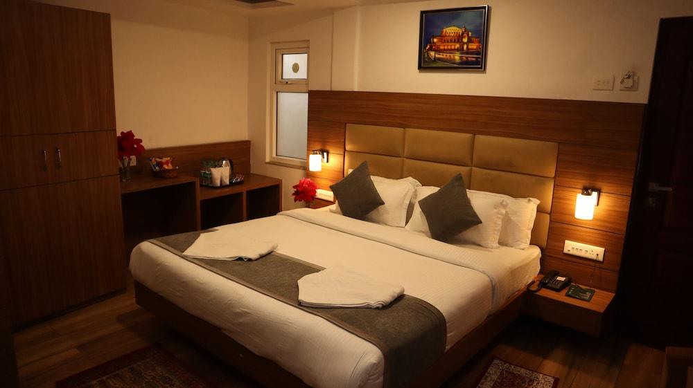 Cocoon By Morpho Rain Lily Green Park