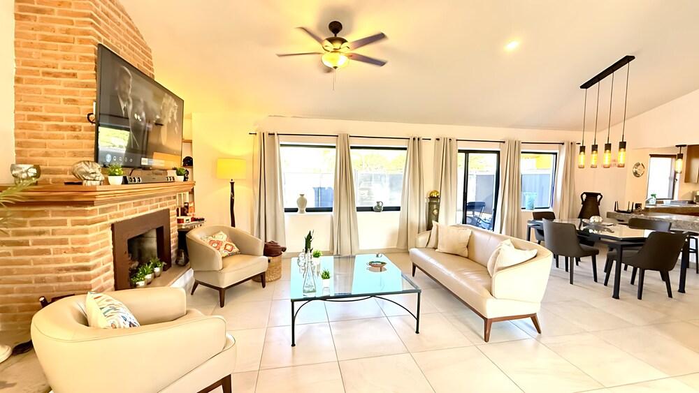 Large Ajijic 2 Bedroom Retreat With Modern Amenities & Centrally Located