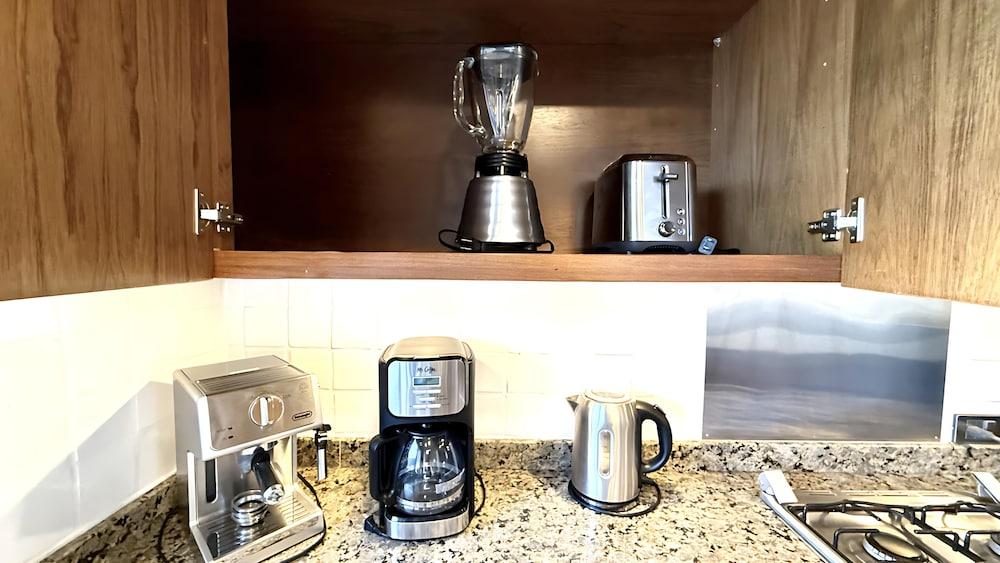 Large Ajijic 2 Bedroom Retreat With Modern Amenities & Centrally Located