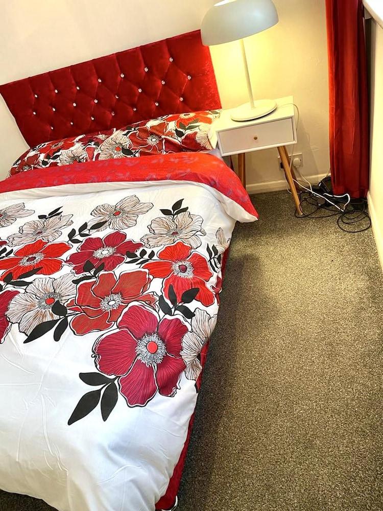 Lovely and Affordable House Closer to the sea