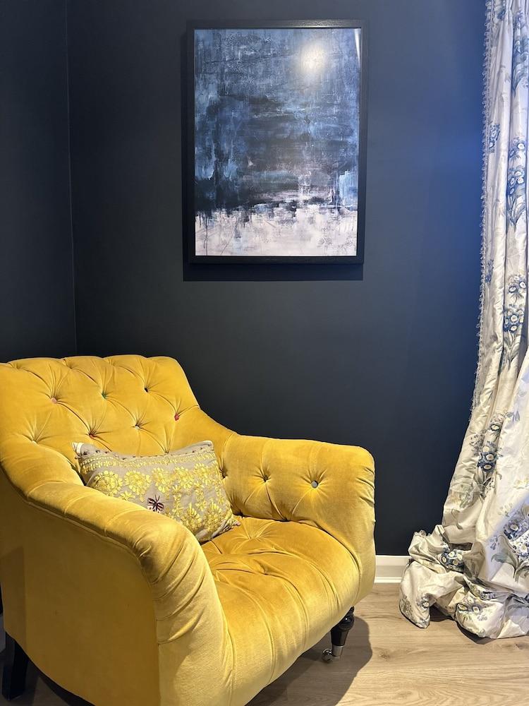 Unique Clifton Apartment on Historic Crescent