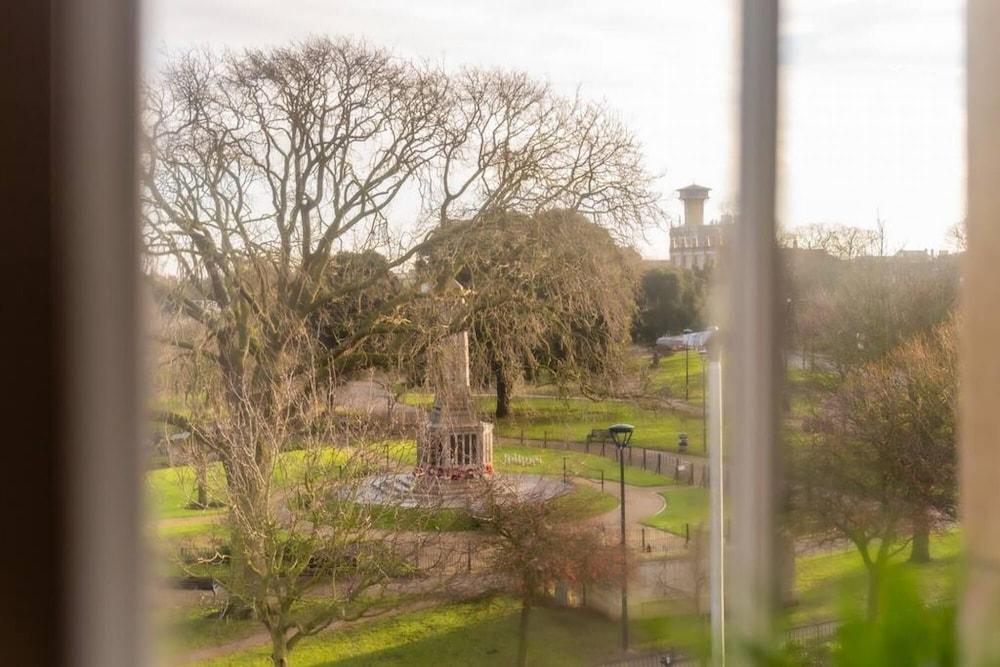 Stylish 3 Bedroom Maisonette