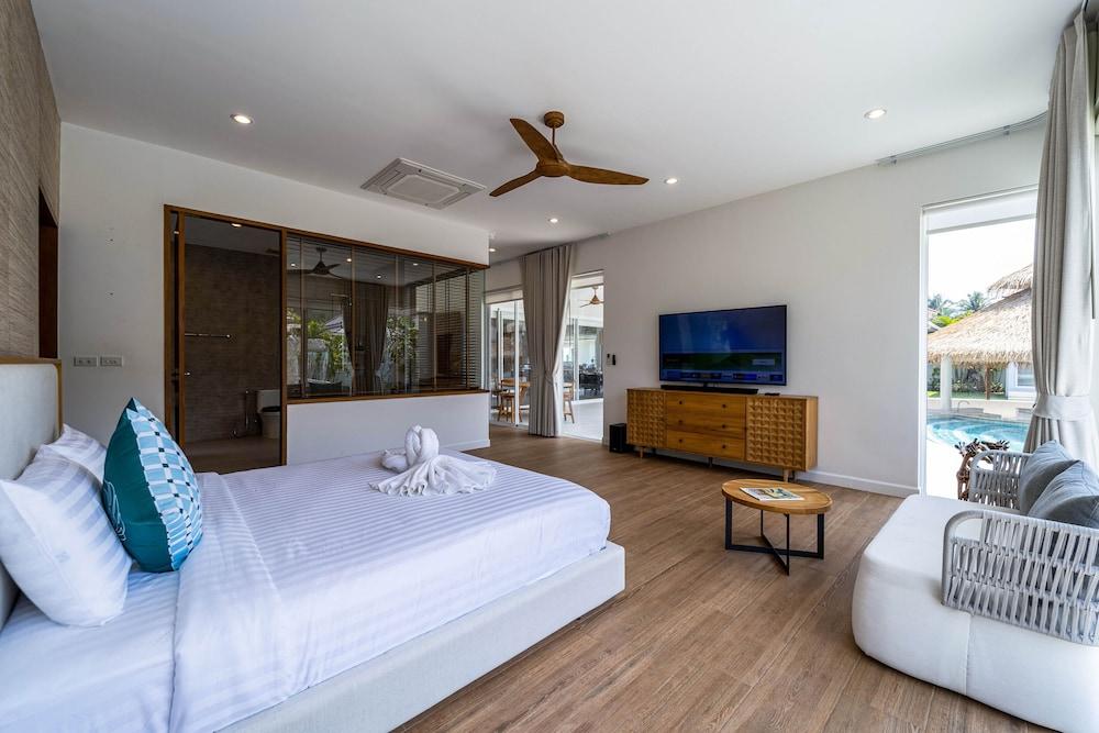 Luxury 7 Bedroom Pool Villa - WL67