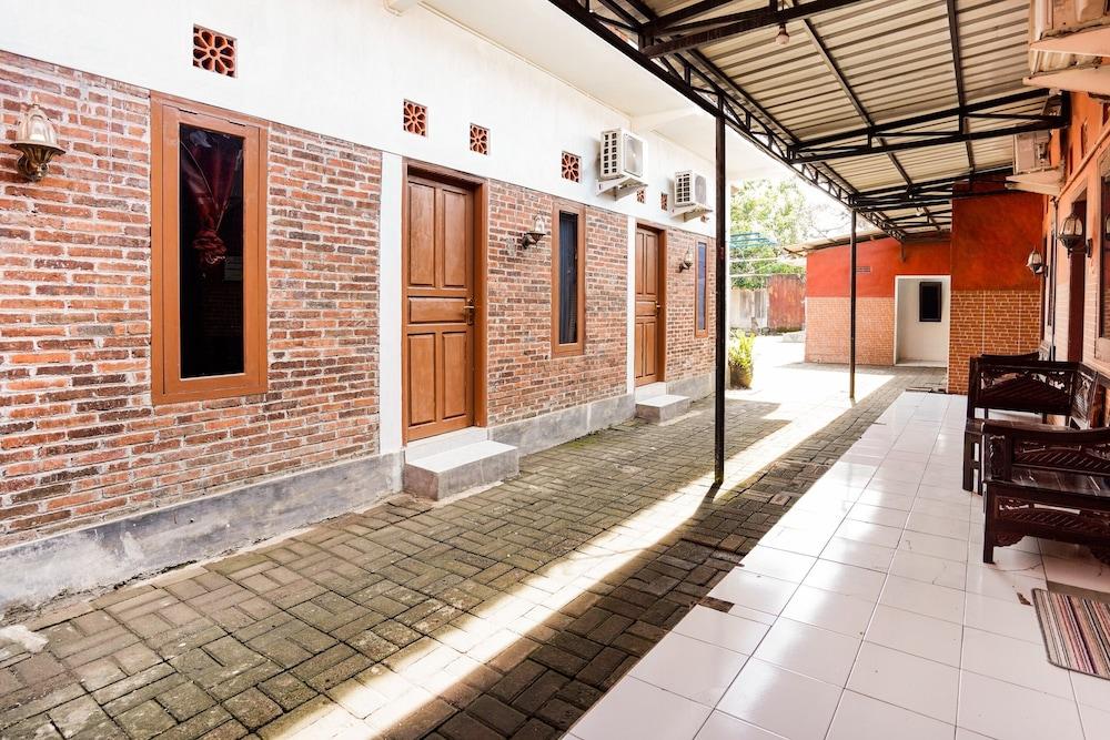 OYO 91827 Tutus Homestay Syariah