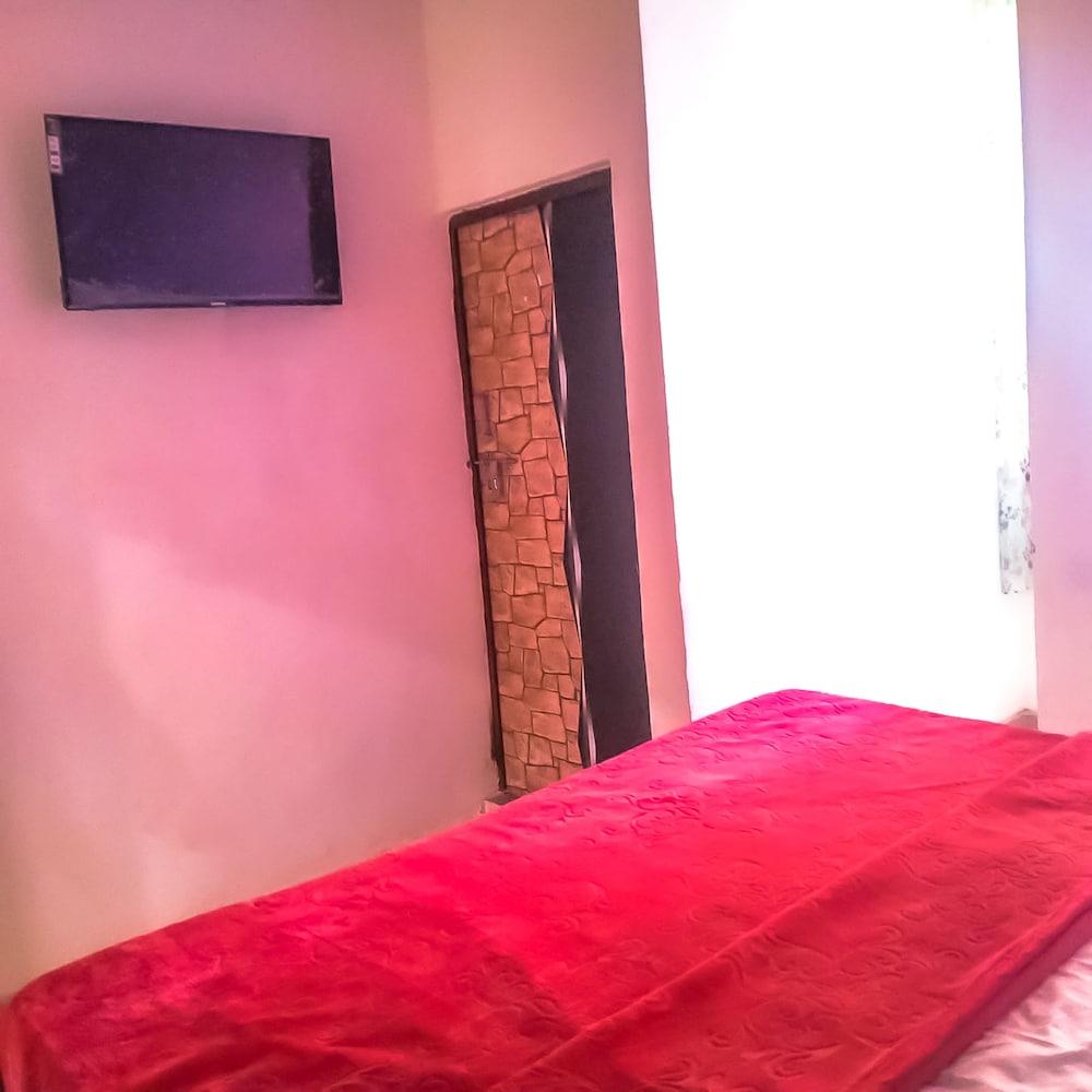 Roomshala 021 Hotel Joyous Inn