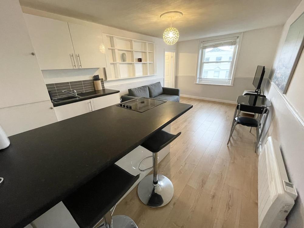 Pool Hill Terrace - Two Bedroom Apartment