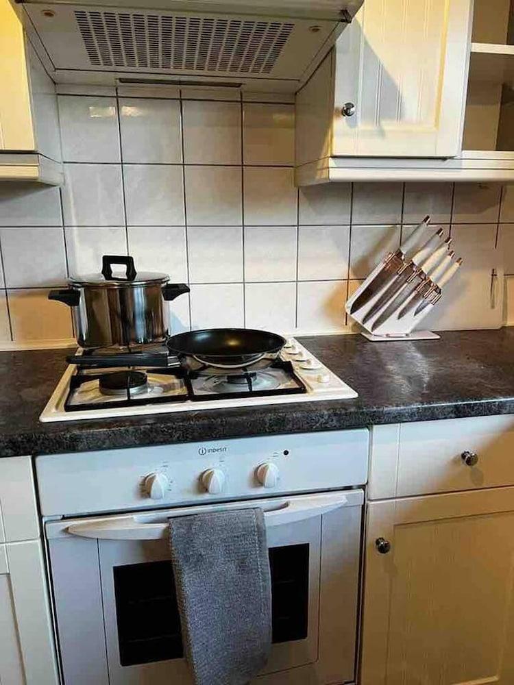 Spacious 3-bed House in Swindon