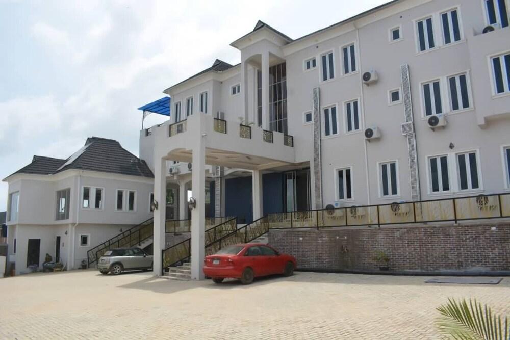 Camas Hotel & Suite Asero Abeokuta