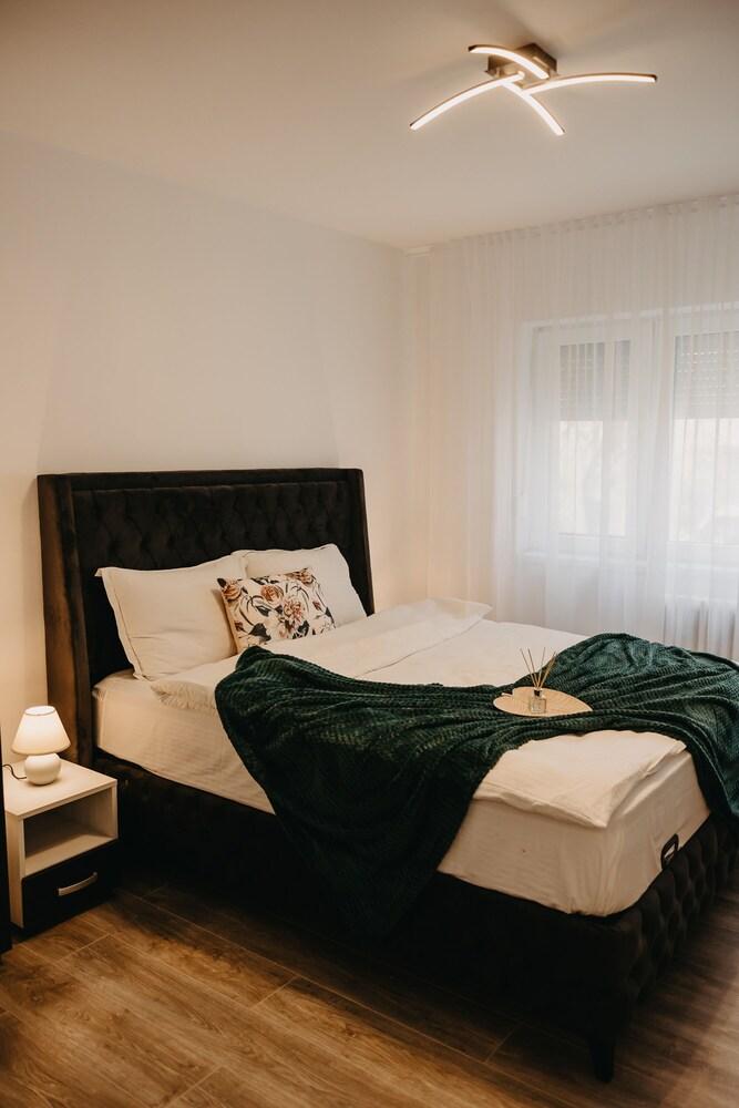 1BDR Central Apartment in Arad