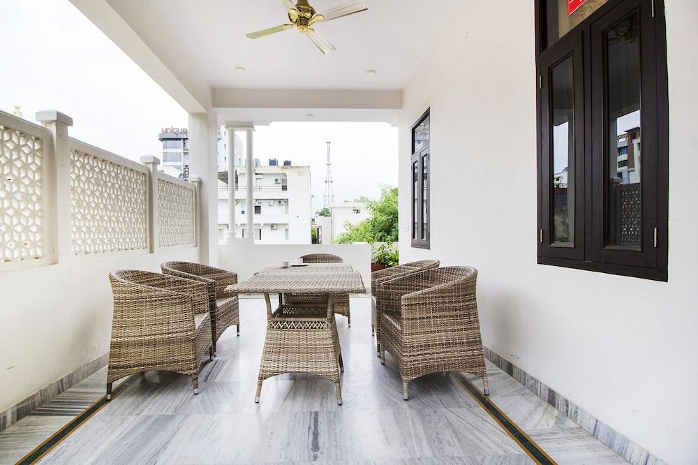 Fabhotel Jaipur Villa