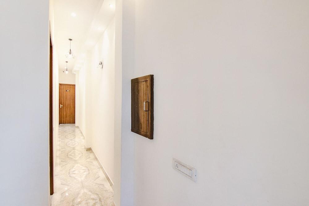 Fabhotel Yellow Leaf