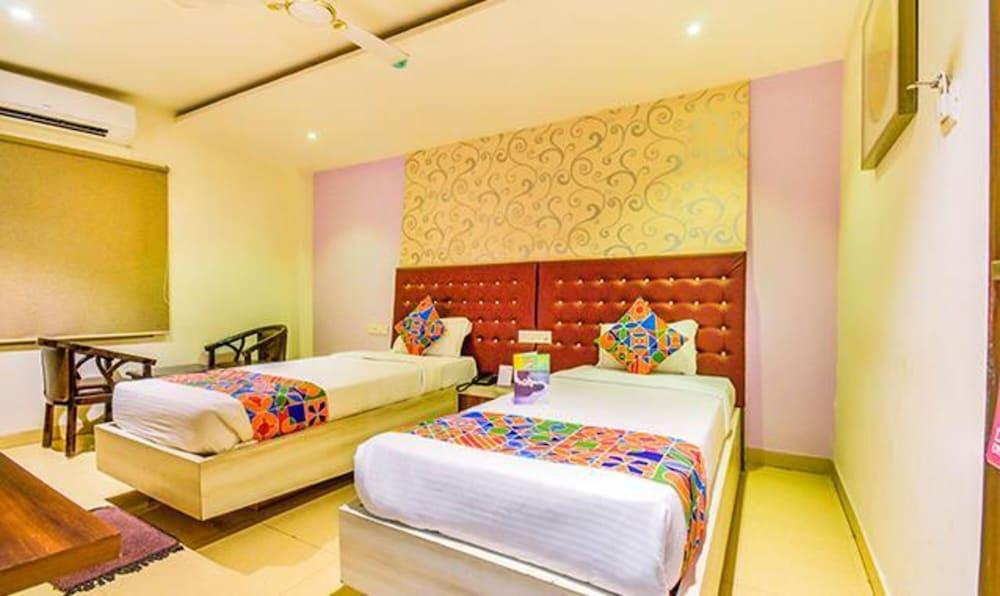 FabHotel Pentagon Next