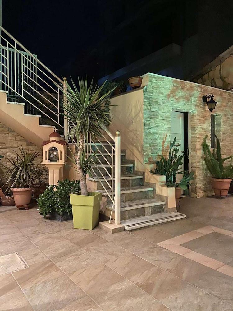 Oasis Garden Apartment