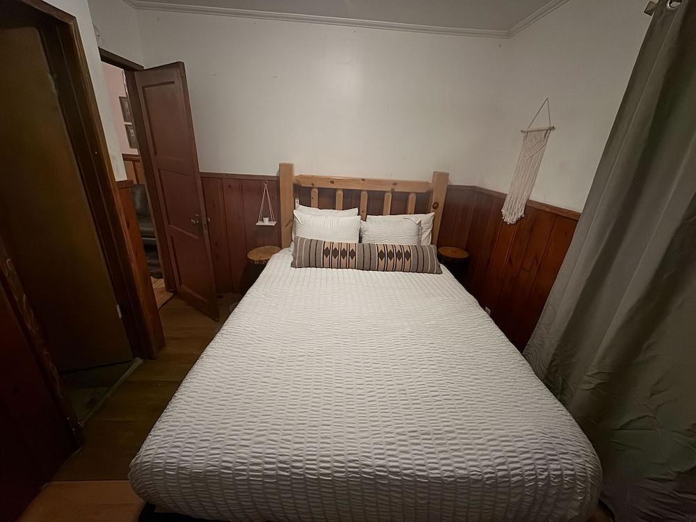 Three Pines Cabins Lodge