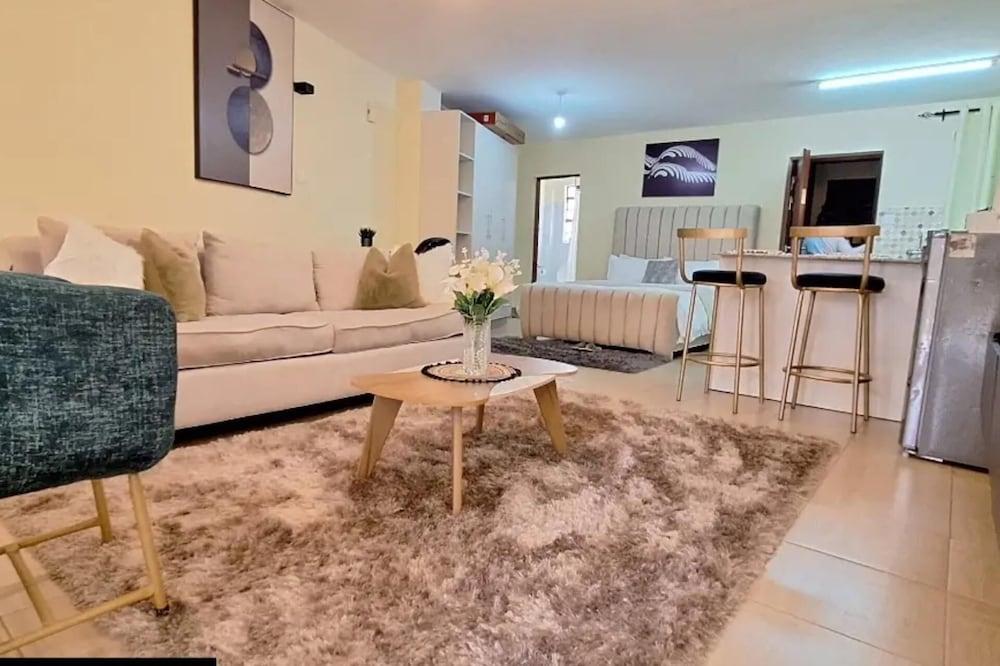 1 Bed Flat - Sleeps 2 - Parking - Wifi