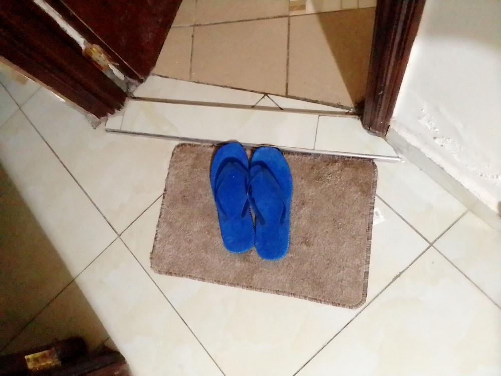 1 Bed Flat - Sleeps 2 - Parking - Wifi