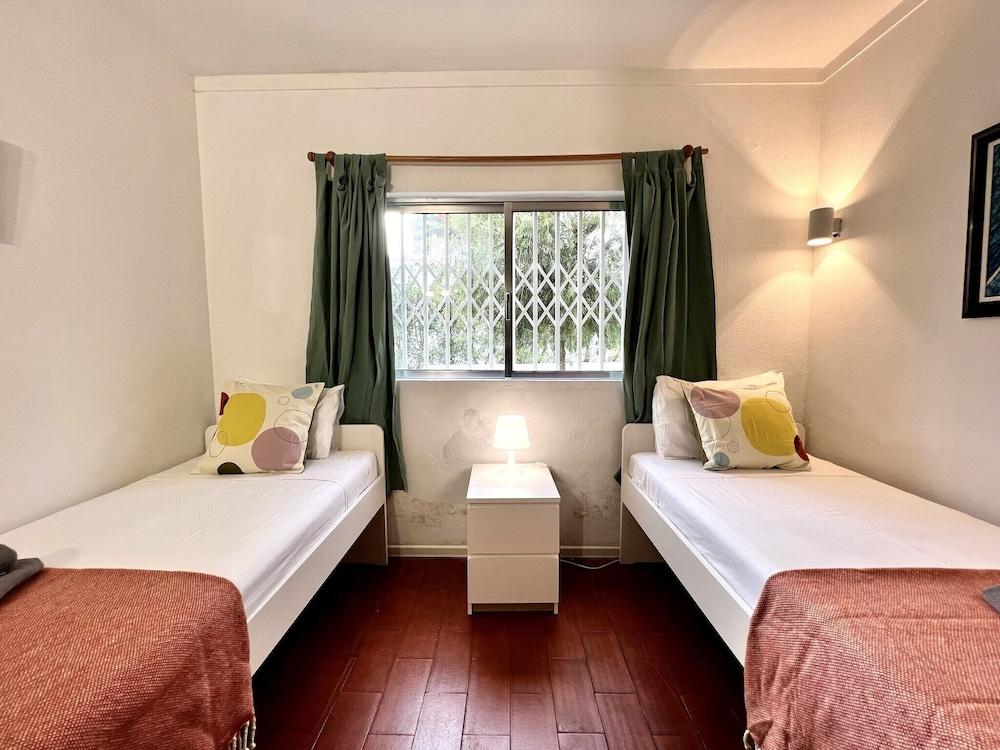 Vilamoura Ocean Villa With Pool