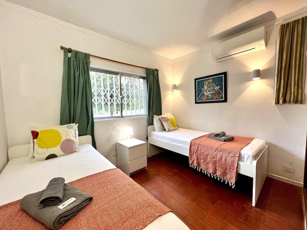 Vilamoura Ocean Villa With Pool