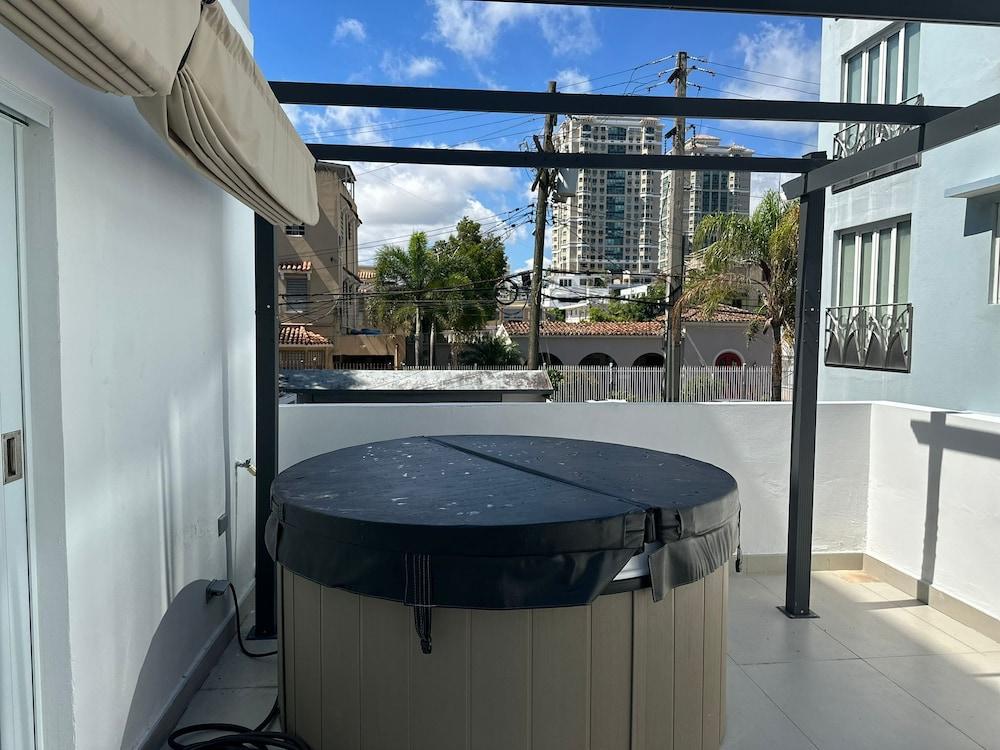 Gorgeous 1-Bedroom Beachside Suite