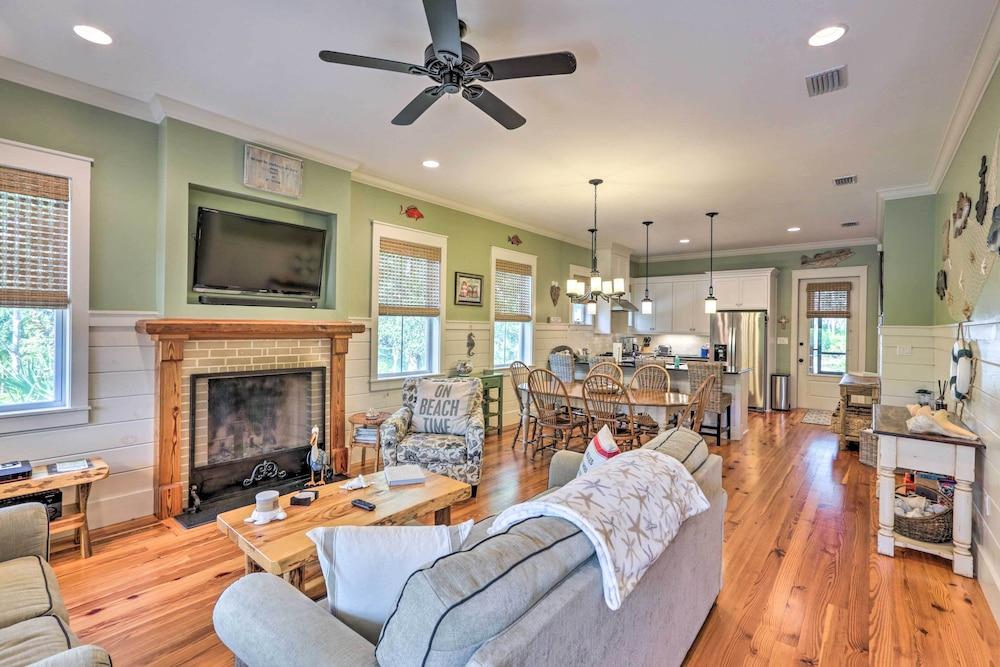 Breezy Home w/ Grills, Pool & Beach Access!