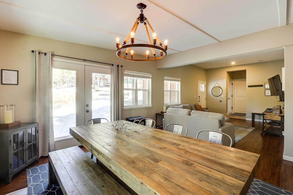 6 Mi to Lake Tahoe: Home w/ Hot Tub & Views!