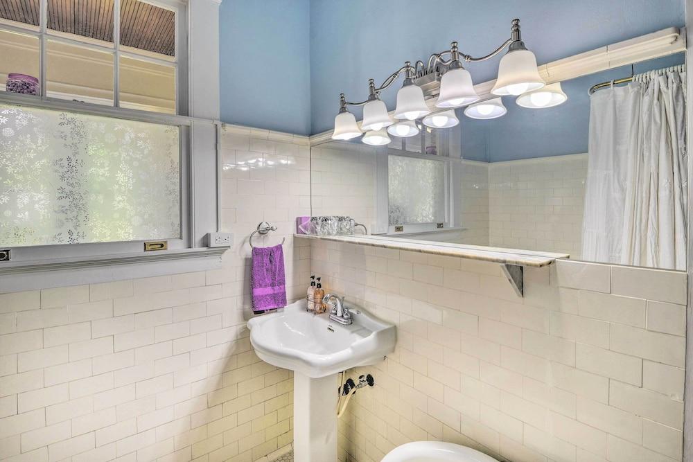 Historic Crescent City Studio - Lakefront w/ Dock!